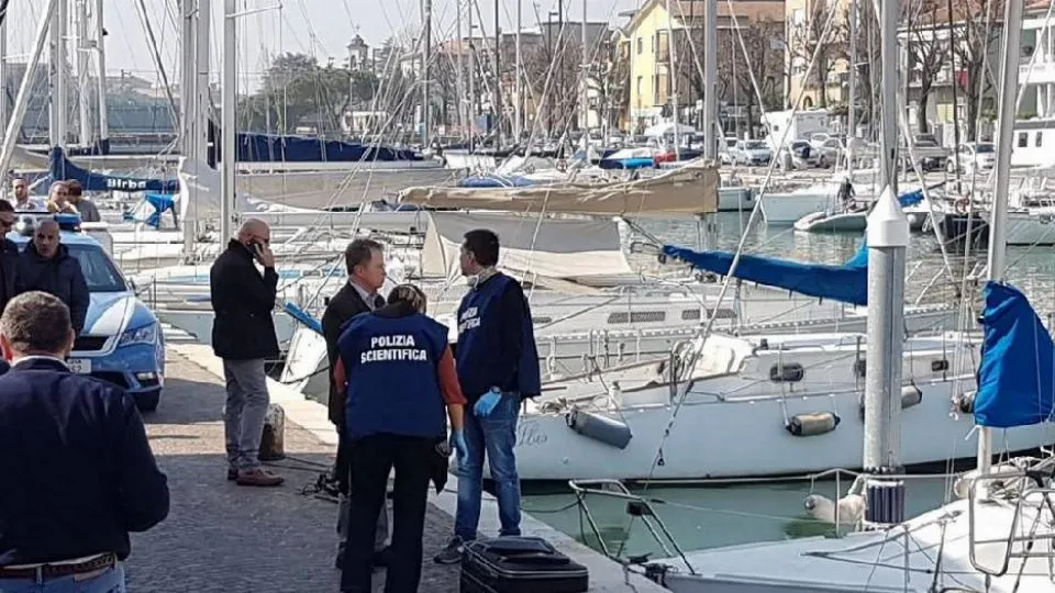 la Polizia sul posto (Adriapress)

