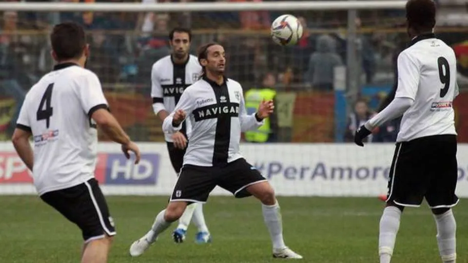 Crocefisso Miglietta con la maglia del Parma