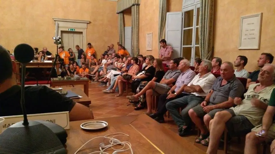 il pubblico in consiglio 
