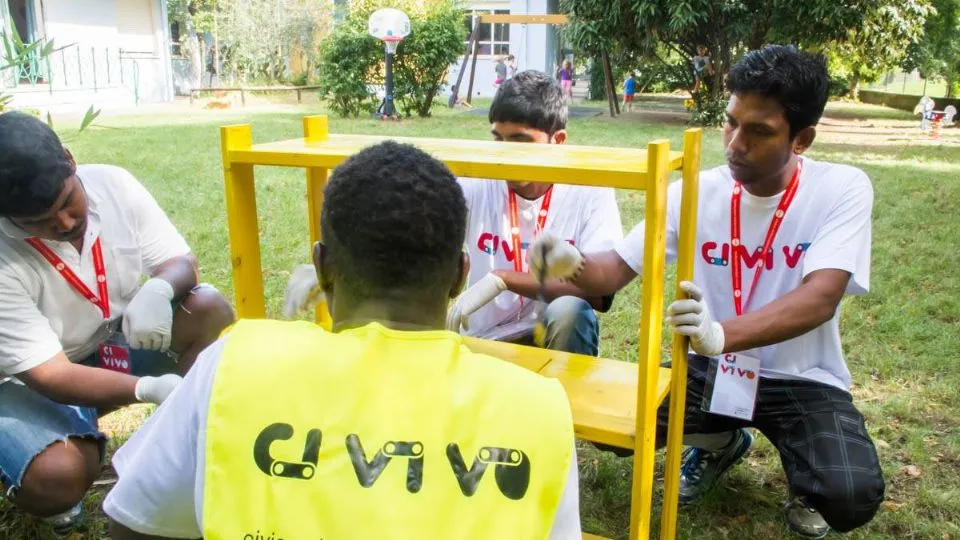 un gruppo di profughi coi Ci.Vi.Vo