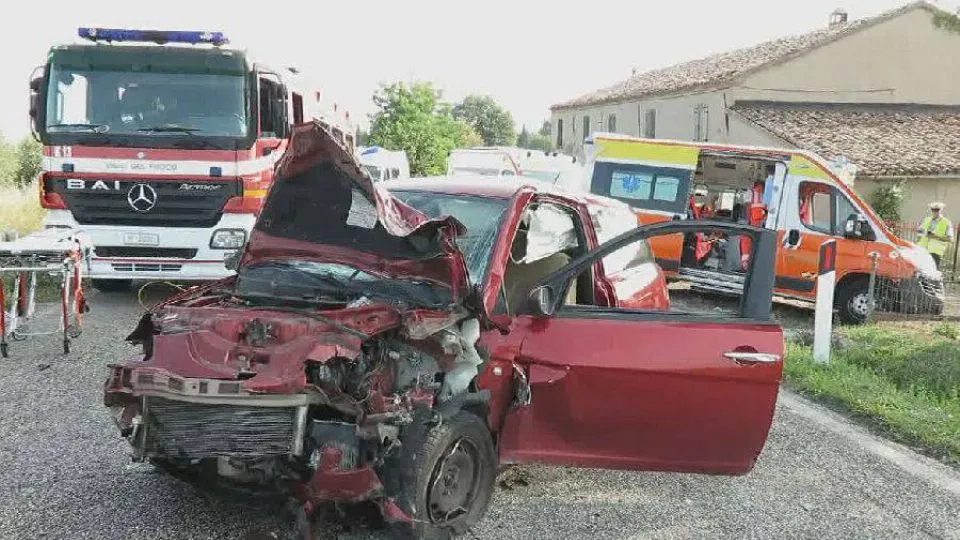 uno dei veicoli coinvolti nell’incidente (Adriapress)
