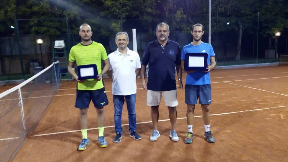 La premiazione dei due finalisti
