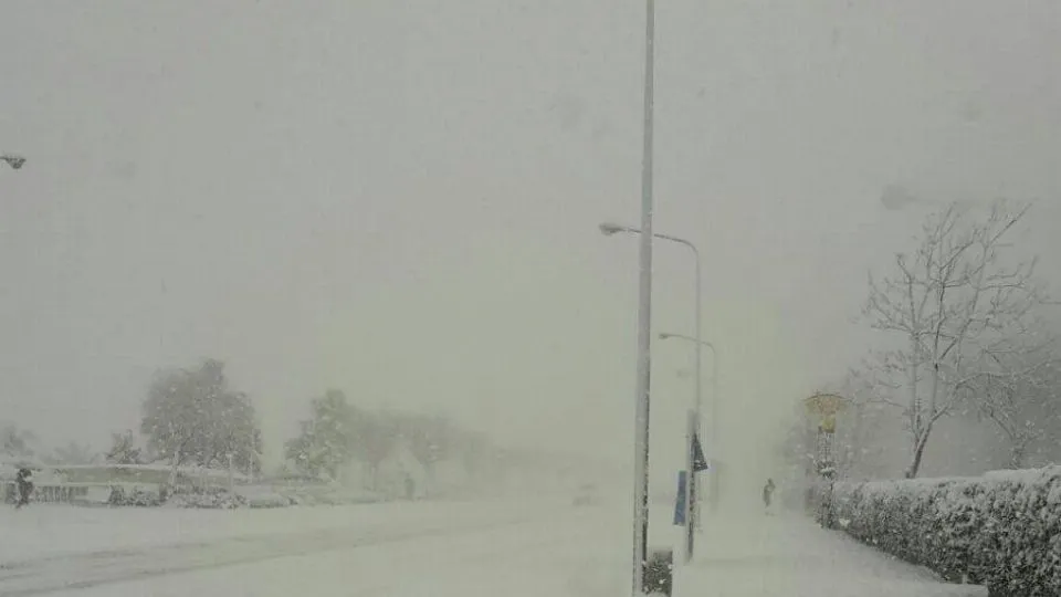 un tratto del lungomare di Rimini sotto la neve (foto T. Tamburini)
