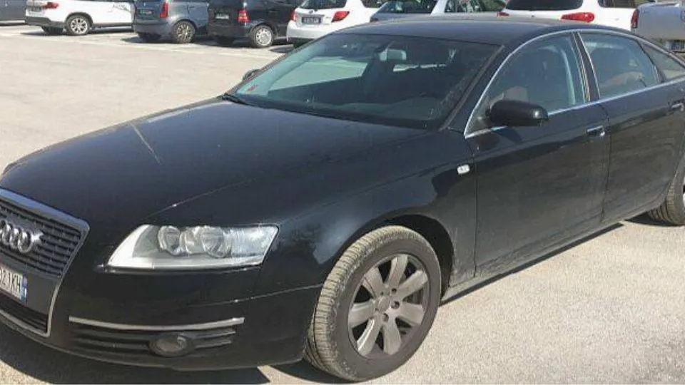 l’auto blu all’asta
