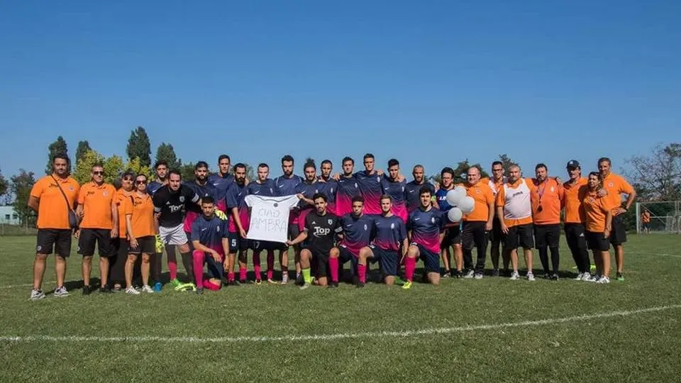 La maglietta in ricordo della piccola Ambra