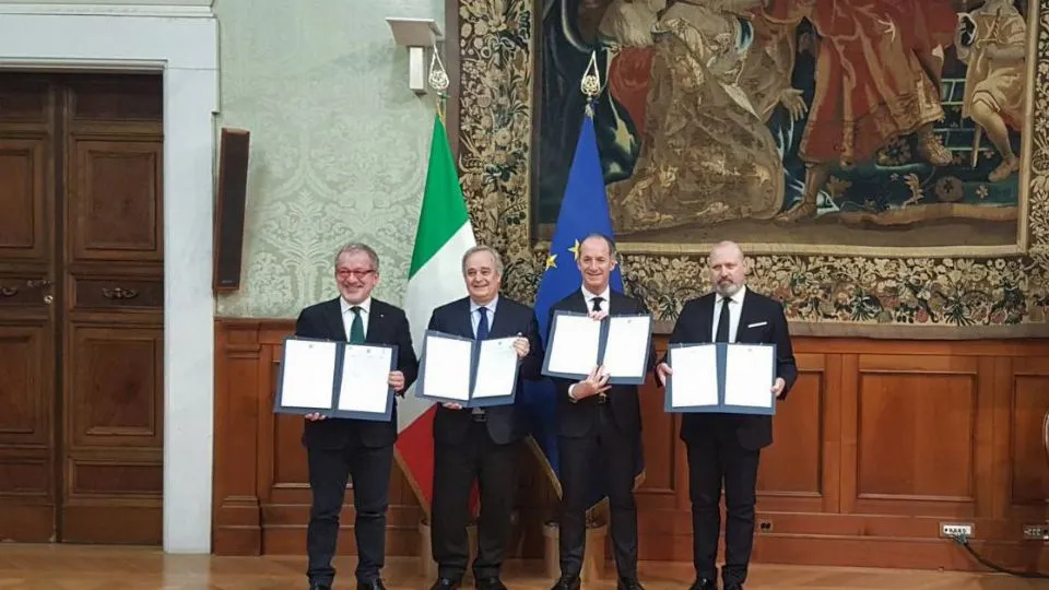 foto di gruppo per i presidenti delle tre regioni
