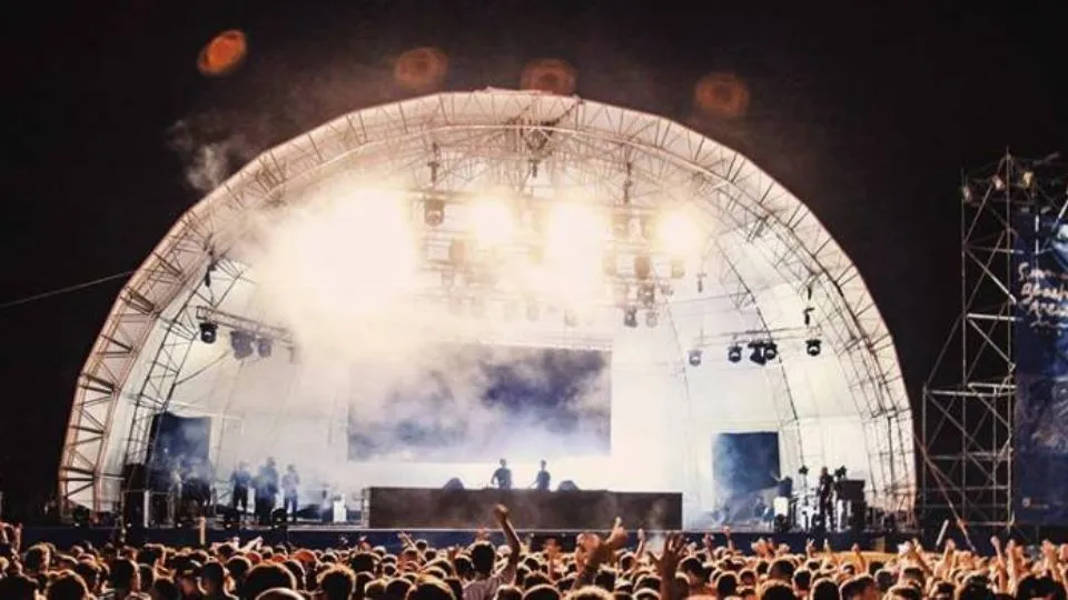 un evento alla Summer beach Arena nel 2017