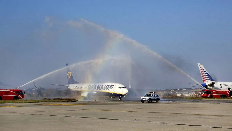 battesimo dell’acqua per il ritorno Ryanair da Rimini