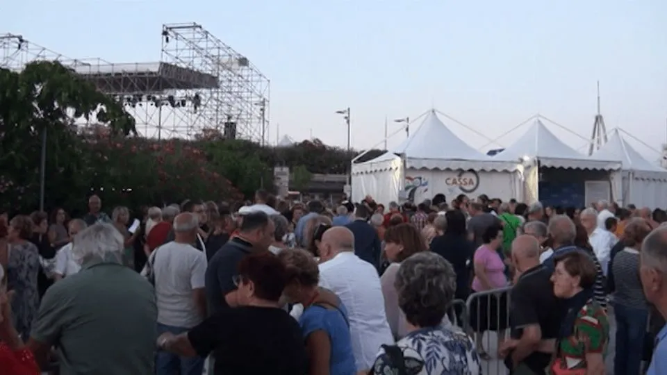 il pubblico rimasto senza concerto al Beat Village