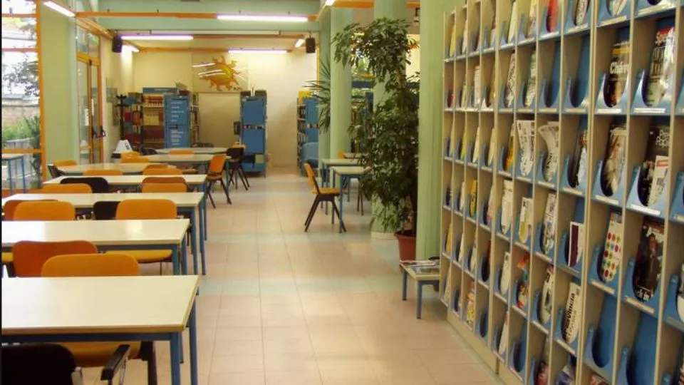 l’interno della biblioteca
