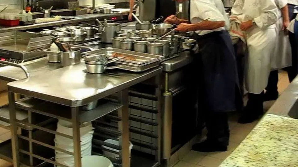 la cucina di un albergo (repertorio)