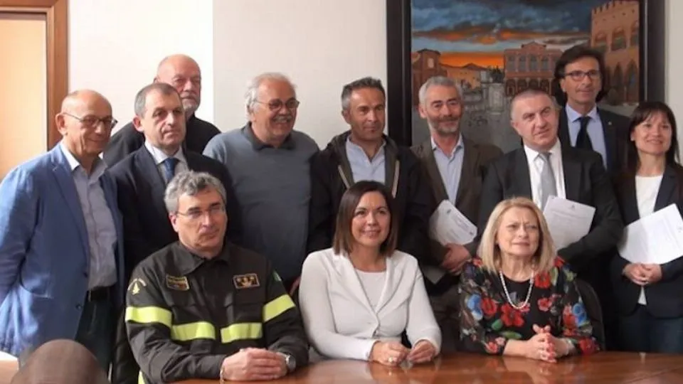 foto di gruppo in Prefettura
