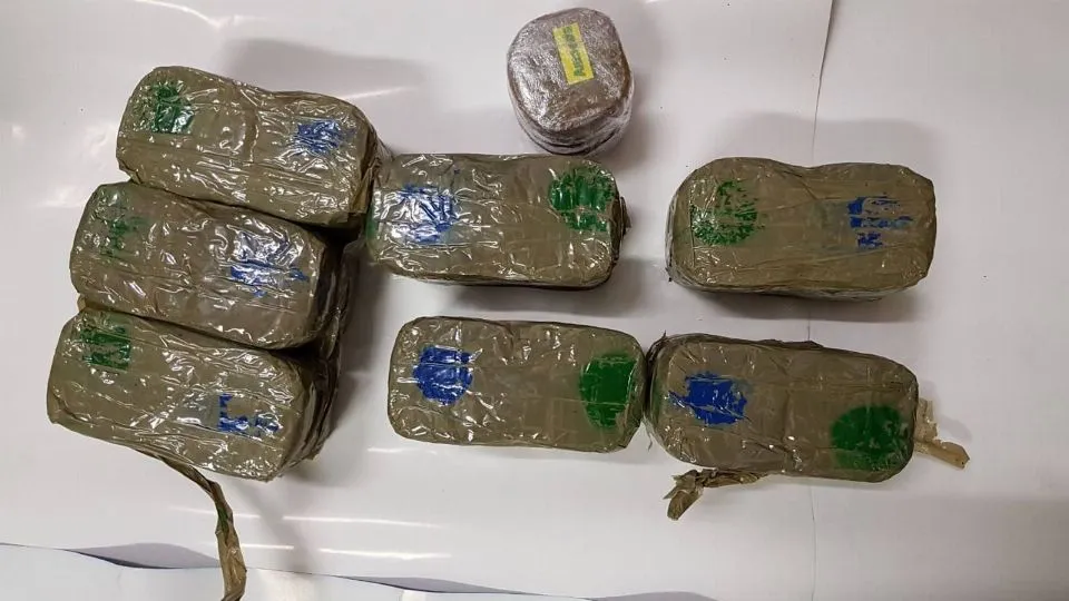 la droga sequestrata (con la scritta “amnesia”)
