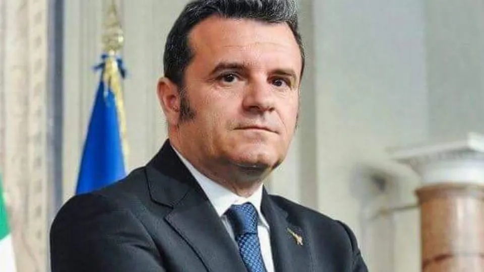 l’ex ministro Centinaio
