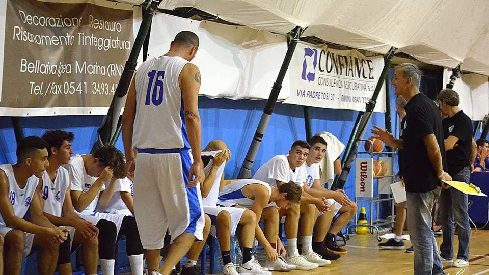 La panchina del Bellaria Basket (foto Alfio Sgroi)