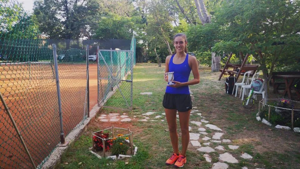 La premiazione di Marta Lombardini al Maretennis