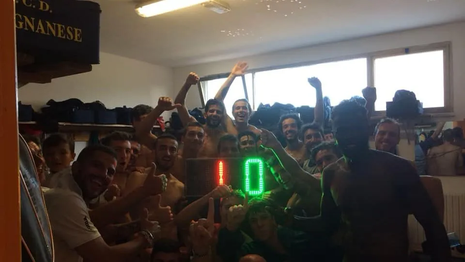 i festeggiamenti nello spogliatoio