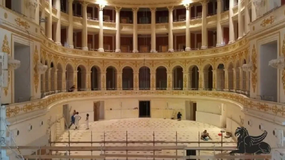 l’interno del teatro