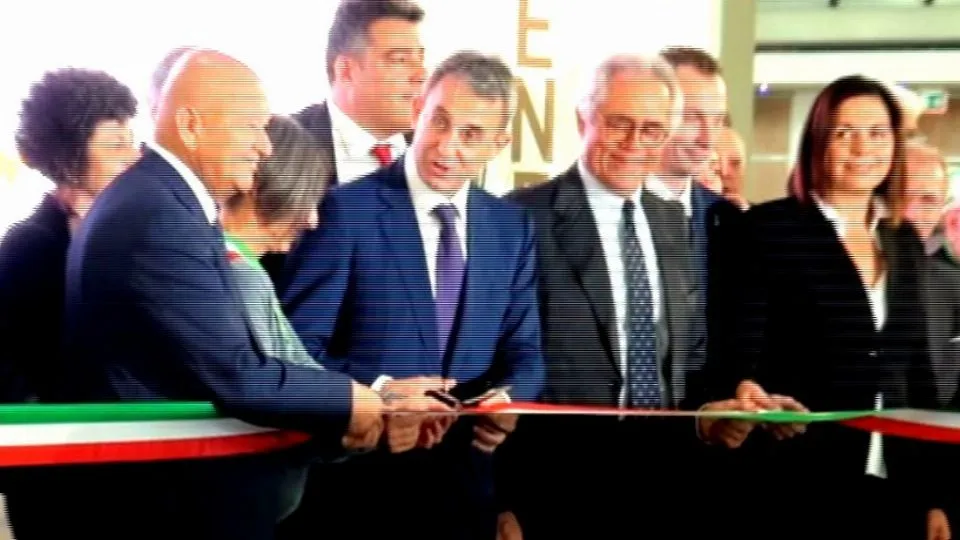 il taglio del nastro