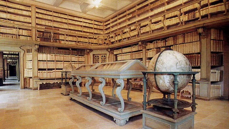 una delle sale settecentesche della Gambalunga