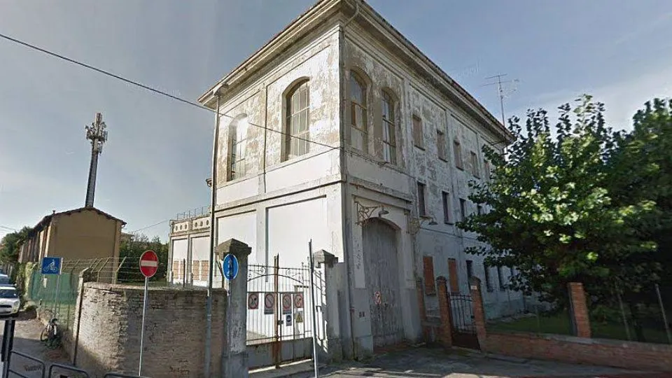 la ex palazzina Enel quando era ancora in piedi