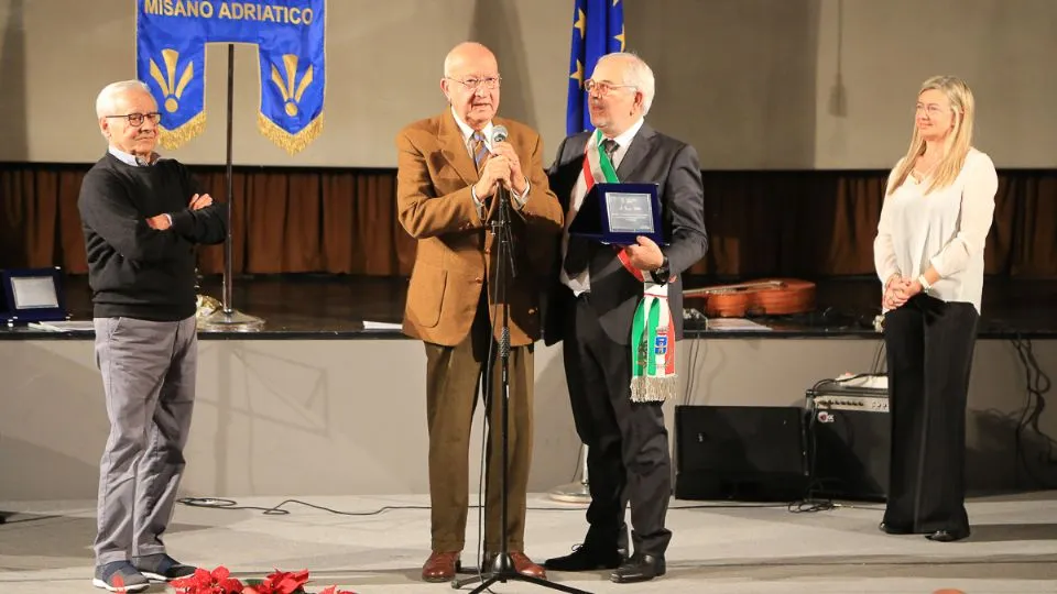 il sindaco con Jacopo Villa