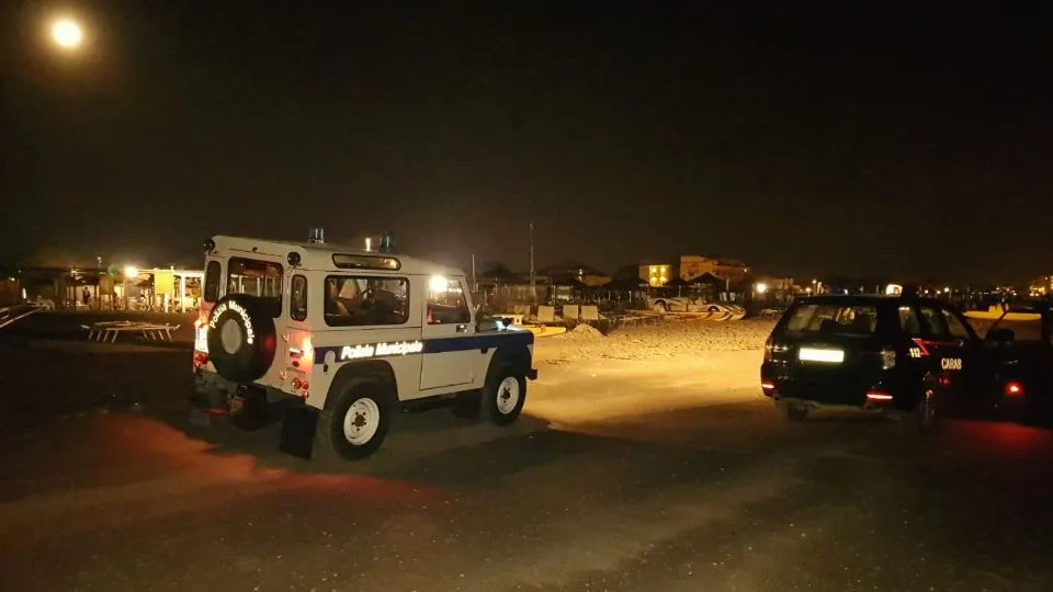 la polizia municipale sulla spiaggia di Riccione
