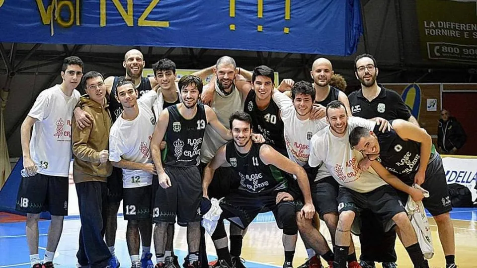 I Tigers festeggiano la vittoria a Santarcangelo (foto Alfio Sgroi)

