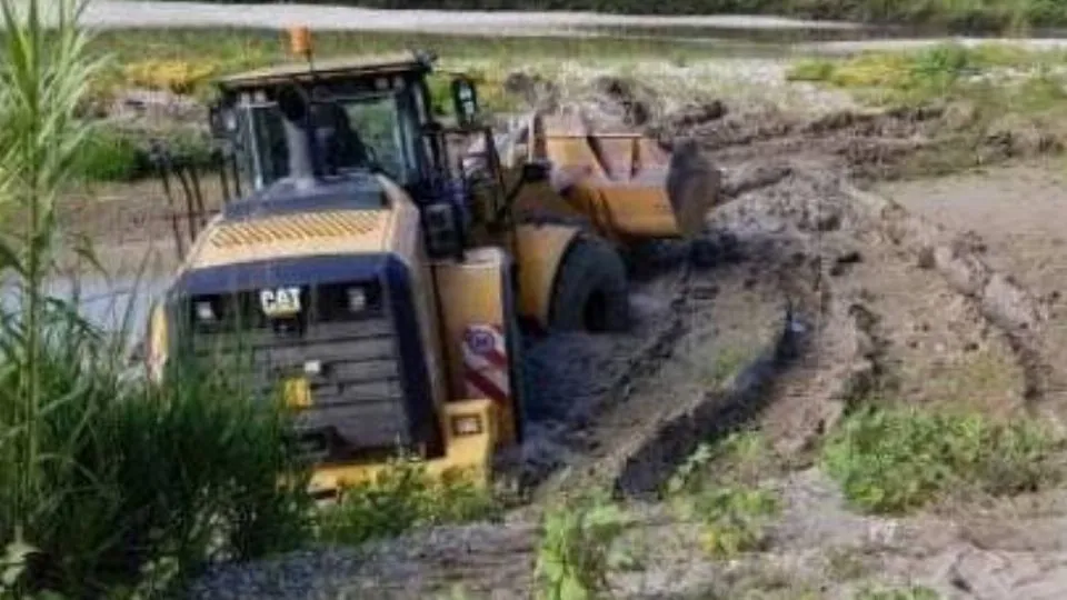 l’escavatore impantanato
