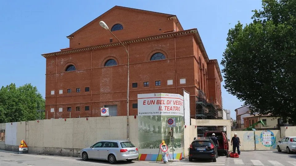 la facciata “liberata” del Galli
