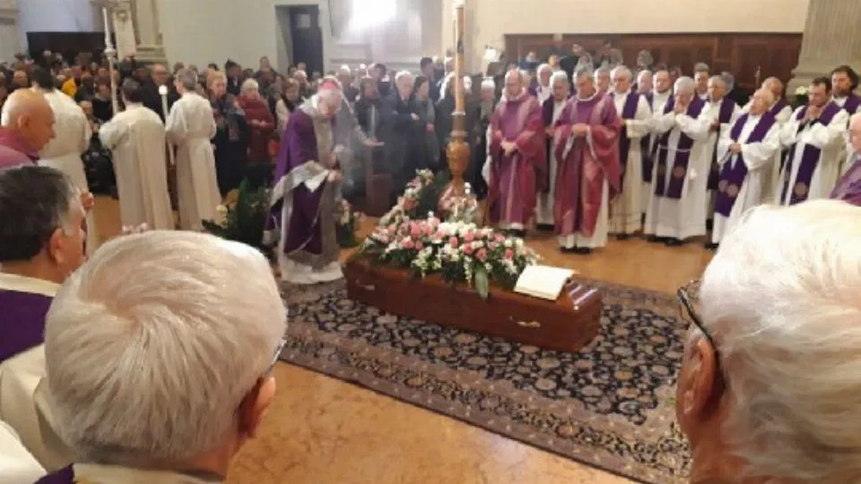 il funerale (Newsrimini.it)