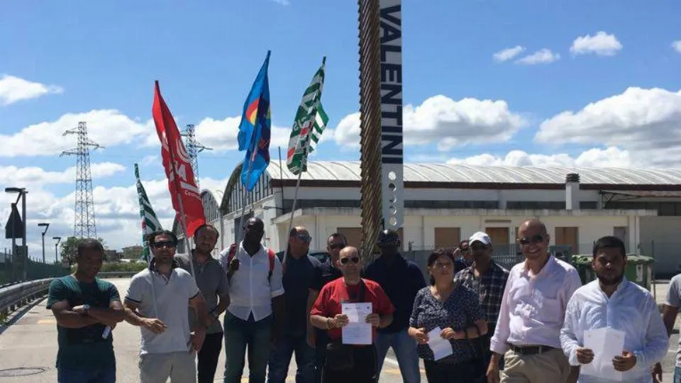 i lavoratori della Prime durante lo sciopero
