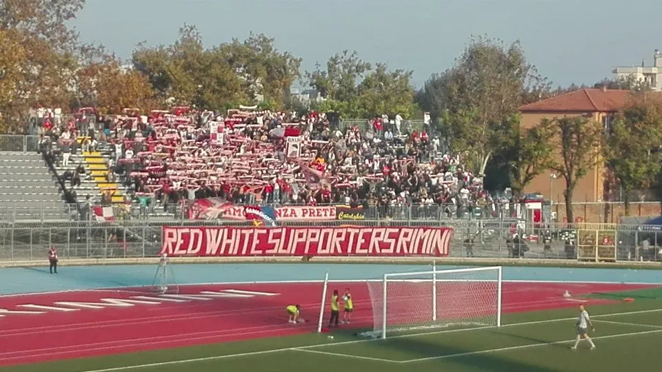 Una sciarpata in Curva Est
