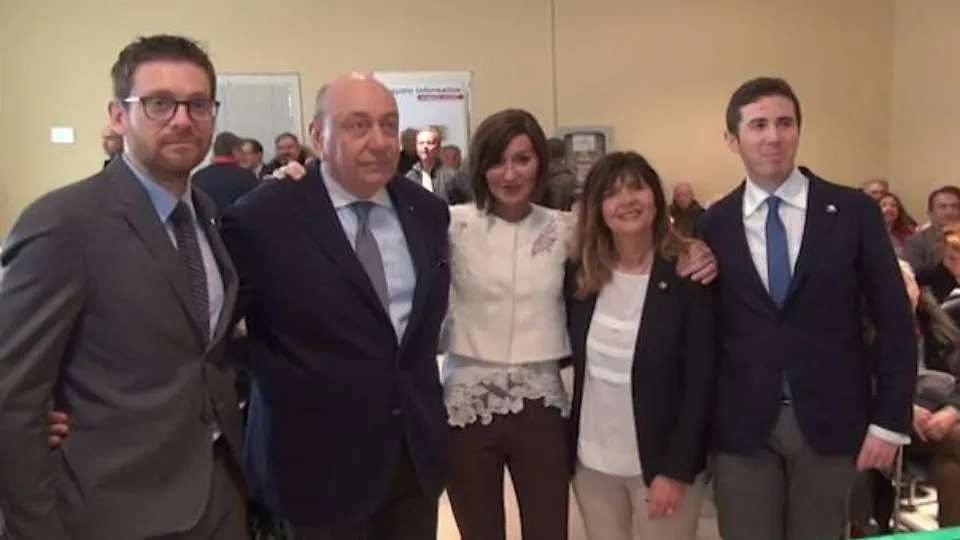 Anna Maria Bernini a Rimini nel 2018 con gli esponenti locali di Forza Italia