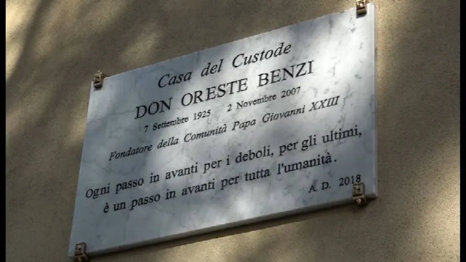 la targa intitolata a don Oreste
