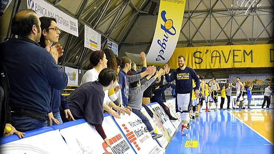 Gli Angels salutano il pubblico (foto Alfio Sgroi)