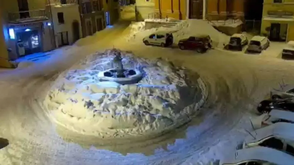 la piazza centrale di Pennabilli in serata (web cam pro loco)
