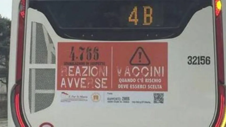 il messaggio che era apparso sui bus a Rimini
