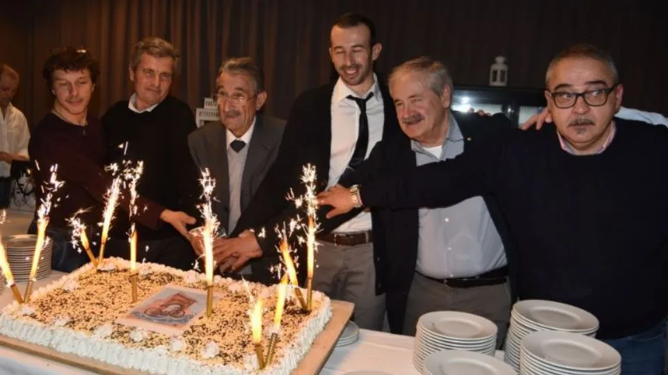 Il taglio della torta (Ph. Secondo Casadei)