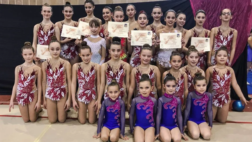 Il gruppo della Ginnastica Ritmica Riccione a Granarolo