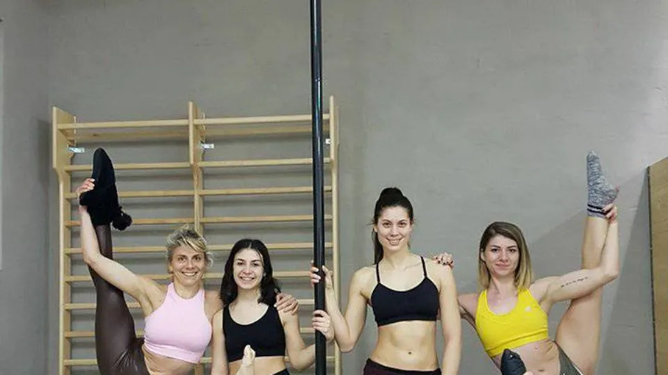 In piedi da sinistra: Claudia Dipilato (allenatrice), Giada De Paoli, Serena Pavolucci, Tiziana Tafuro. Sedute, da sinistra: Laura Basile e Giulia Tasini