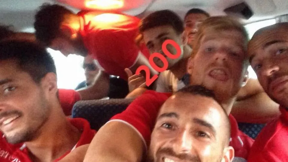 Il selfie di Francesco Scotti per le 200 presenze in biancorosso di Andrea Brighi
