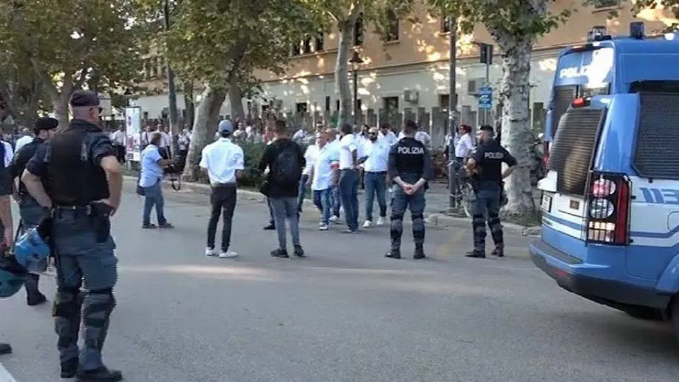 l’arrivo dei militanti di Forza Nuova in stazione
