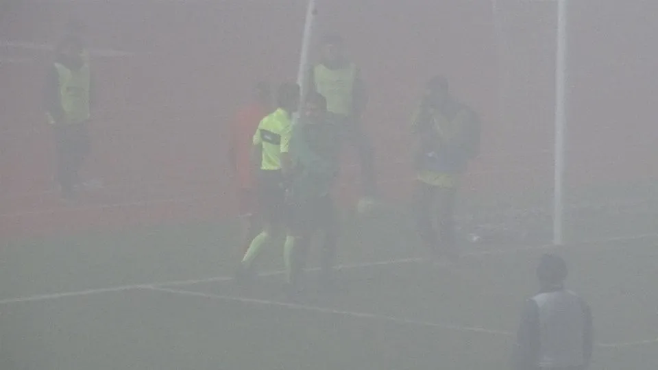 Il sopralluogo dell’arbitro prima della sospensione