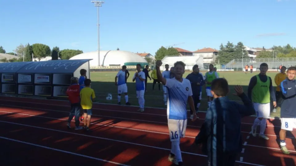 I gialloblu festeggiano la vittoria
