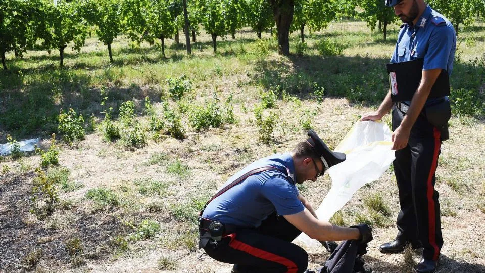 i rilievi dei carabinieri (immagini Adriapress)
