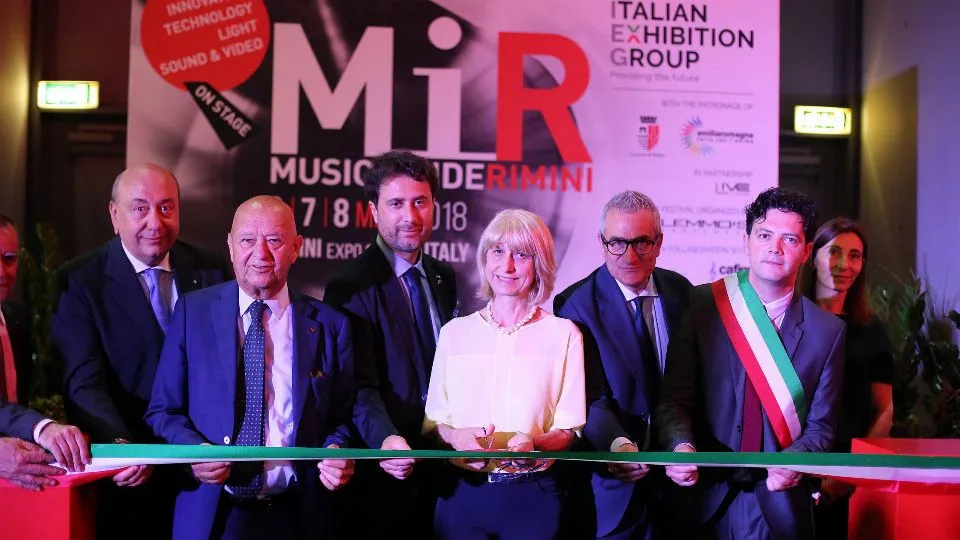 il taglio del nastro del MIR
