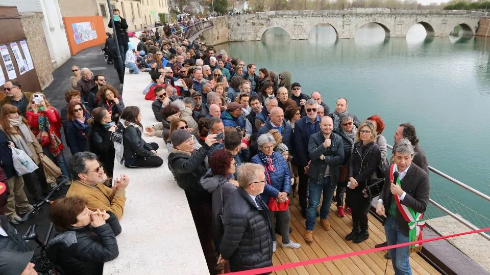 l’ianugurazione della passerella sospesa