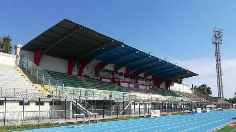 La tribuna centrale del “Romeo Neri”