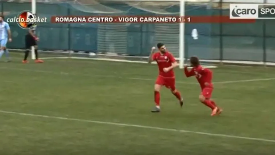 Cecconi festeggia dopo aver trasformato il rigore dell’1-1 in Romagna Centro-Vigor Carpaneto
